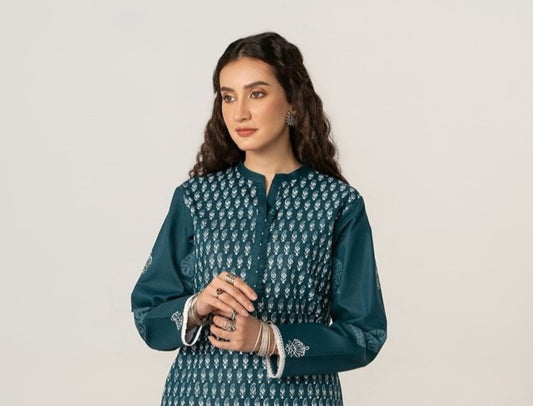 Luxury Women's Clothing in Pakistan - Noosh | Embroidered & Printed